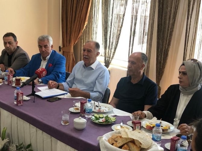 Esob Başkanı Rasim Fırat, Basın Mensupları İle Kahvaltıda Bir Araya Geldi