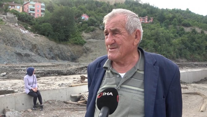 1 Yıl Önceki Selde Oğlu, Gelini Ve Torunlarını Kaybetmişti, Sel Sularının Bastığı Evinden Güçlükle Çıkabildi