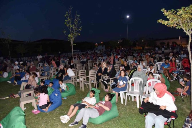 Kartepeliler Cüneyt Arkın’ı Filmiyle Andı