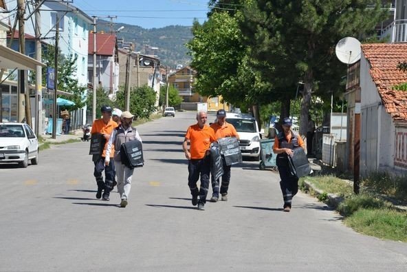 Gediz’de Kurban Atıkları İçin Poşet Dağıtımı Başladı