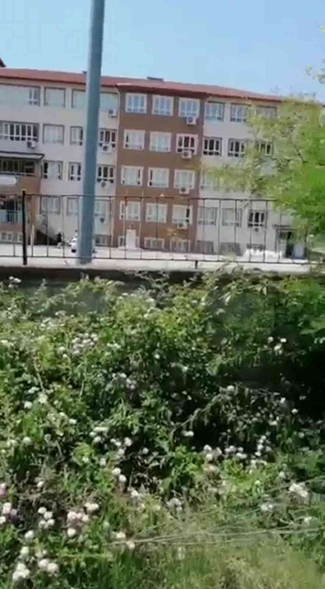 Okuldan Çalınan Elektronik Eşyalar Okul Bahçesinin Yanında Bulundu
