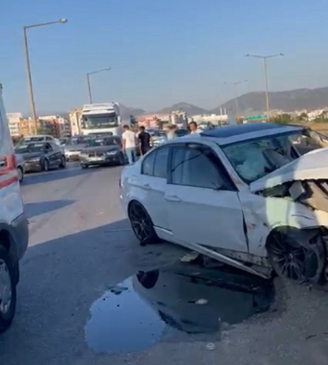İ̇zmir’de Feci Kaza: 1 Ölü, 2 Yaralı