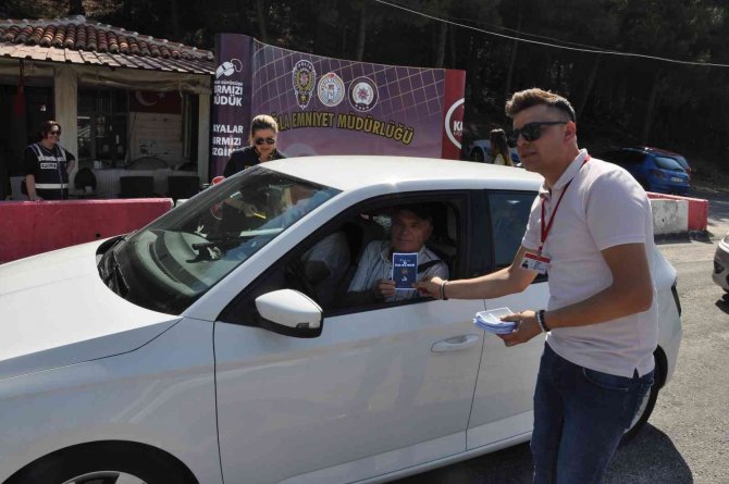 Emniyet Müdürlüğünden Kadına Şiddete Karşı Broşür Dağıtıldı