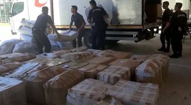 Kargo İle Gelen Kaçak Ürünler Alıcılarına Ulaşamadan Jandarmaya Takıldı