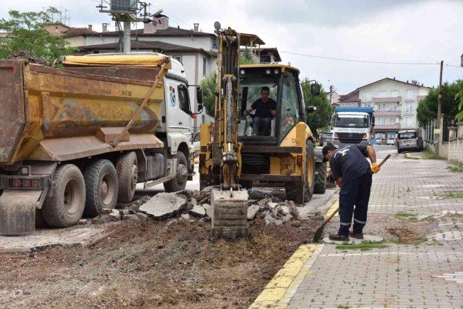 Kartepe’de Üst Yapı Çalışmaları Hız Kesmeden Devam Ediyor