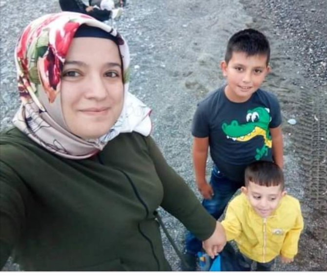 1 Yıl Önceki Selde Oğlu, Gelini Ve Torunlarını Kaybetmişti, Sel Sularının Bastığı Evinden Güçlükle Çıkabildi