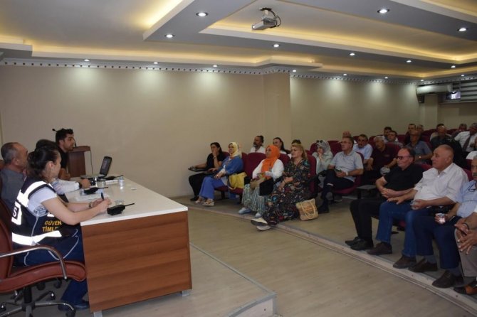 Emniyetten Muhtarlara ‘Hırsızlık’ Ve ‘Dolandırıcılık’ Bilgilendirme Toplantısı