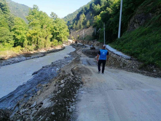 Kocaeli Büyükşehir Belediyesi Ekipleri, Düzce’de Yaraları Sarıyor
