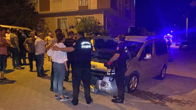 İ̇ki Hafif Ticari Araç Çarpıştı: 1 Yaralı