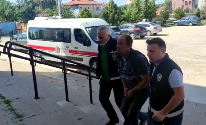 Sokak Ortasında Karısını Bıçaklayarak Öldüren Zanlı Tutuklandı