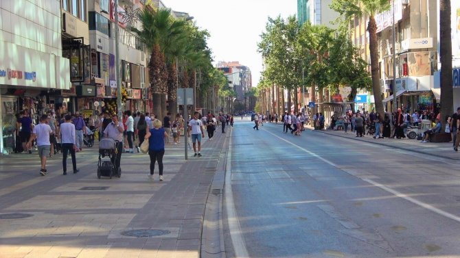 Bayram Çarşıya Hareketlilik Getirdi