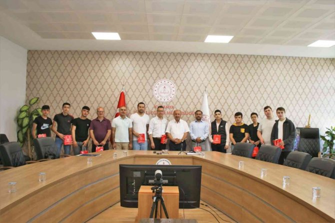 Kütahya Mtal Öğretmen Ve Öğrencileri Yurt Dışı İzlenimlerini Müdür Başyiğit İle Paylaştı