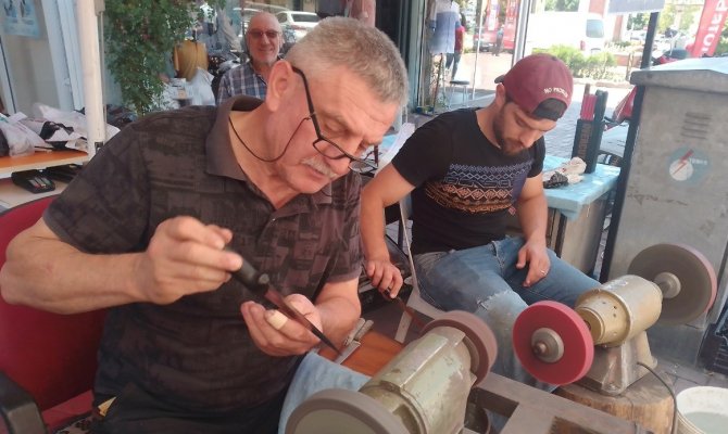 Bıçaklar Kurbana Hazırlanıyor