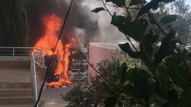 Mardin Galericiler Sitesi’nde Tır Alevlere Teslim Oldu: 2 Yaralı
