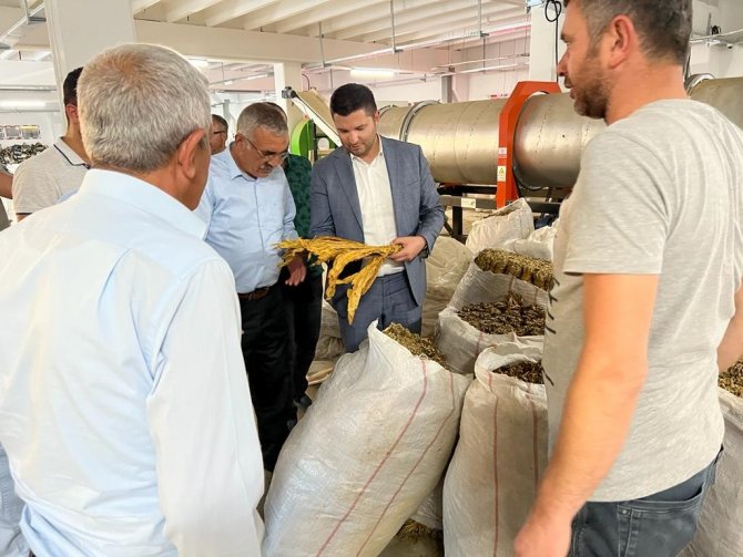 Meclis Tatile Girdi, Vekil Toprak Sahaya İndi