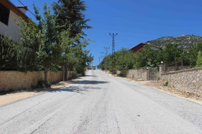 Mersin’de Yayla Yollarında Asfalt Çalışmaları Sürüyor