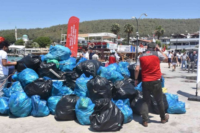 Kıyılardan Ve Denizden Binlerce Ton Çöp Çıktı