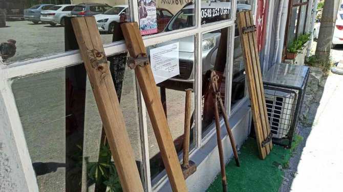 Muhtar ‘Hırsızlık Sergisi’ Kurdu