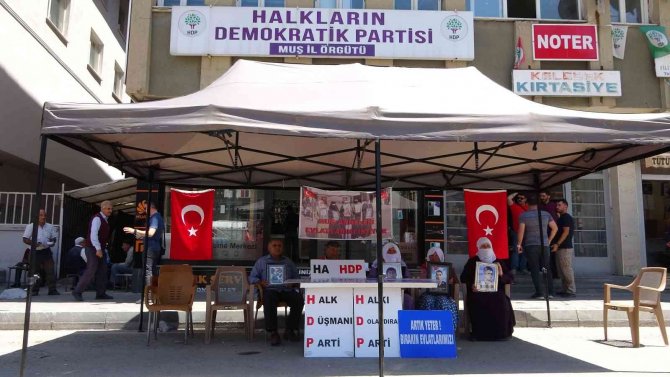 Muş’ta Evlat Nöbetindeki Anneler Bir Bayrama Daha Gözü Yaşlı Giriyor