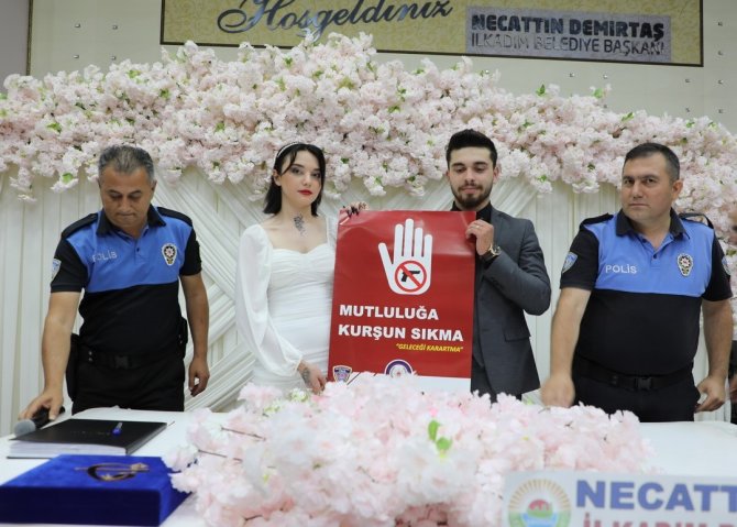 Polisten Düğünlerde “Mutluluğa Kurşun Sıkma, Geleceği Karartma” Bilgilendirmesi