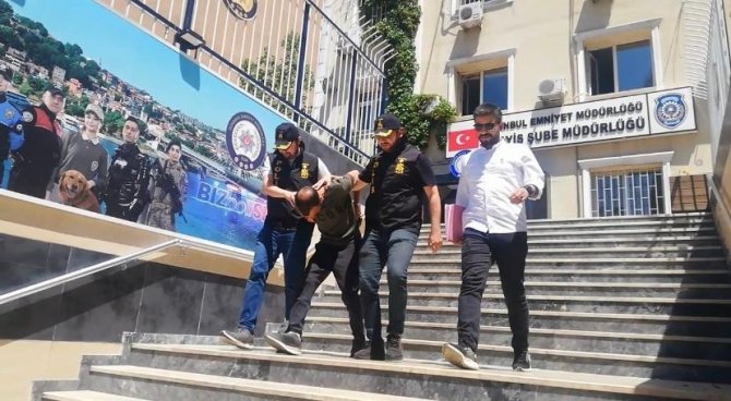 Pendik’te İş Yerinde Hırsızlık Kamerada: Kova Kova Çaldılar