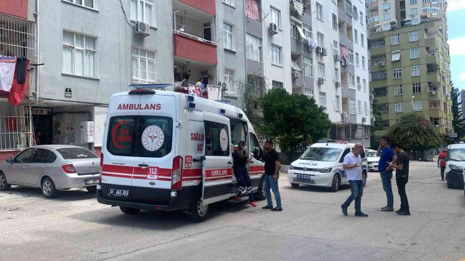 Kocasını Bıçakla Yaraladı