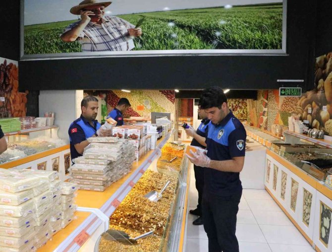 Şanlıurfa’da Son Kullanım Tarihi Geçmiş Şeker Ve Çikolata Ele Geçirildi