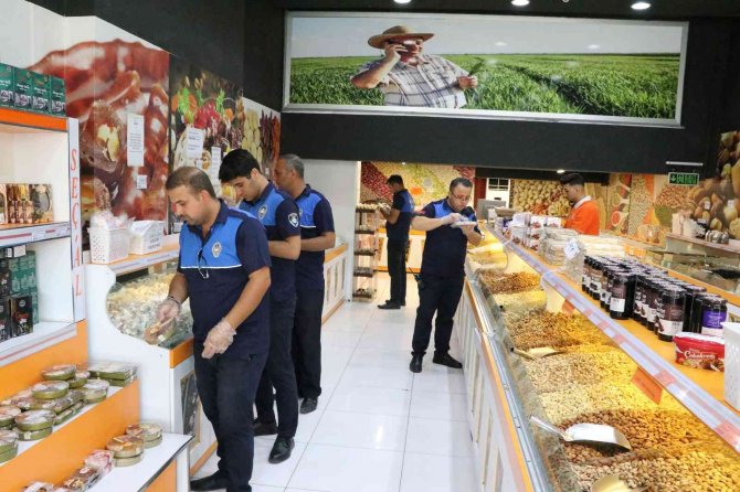 Şanlıurfa’da Son Kullanım Tarihi Geçmiş Şeker Ve Çikolata Ele Geçirildi