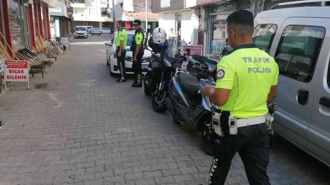 Trafik Uygulamasından Kaçan Genç: “Çekmesen Olmaz Mı, Ünlü Olmak İstemiyorum”