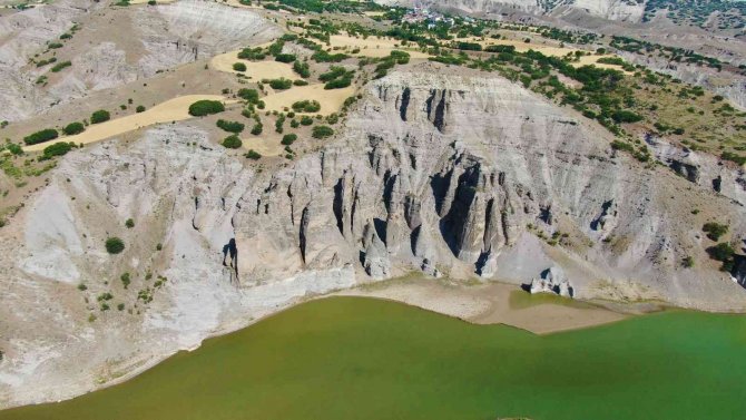 Peri Bacaları Değil ’Gelin Kayalıkları’