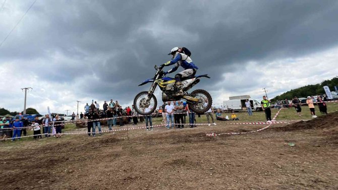 Enduro Şampiyonası Nefes Kesti