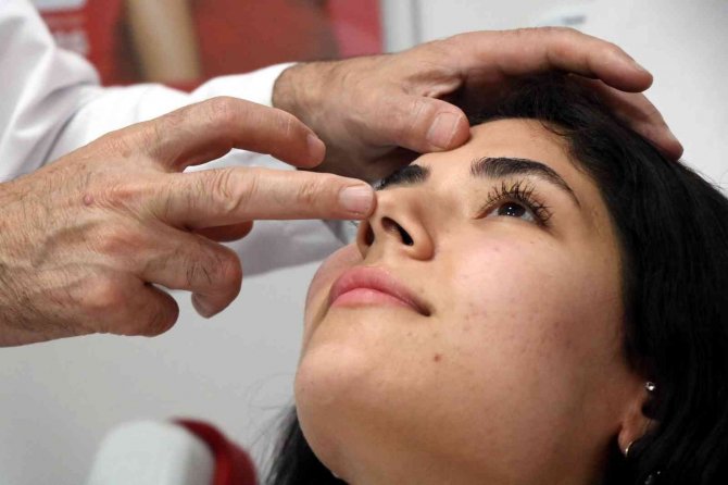 Ünlü Estetik Uzmanı Uyardı: “Gereksiz Yere Daha Güzel Olma Arzusuyla Yapılan Ameliyatlar Ciddi Sıkıntılara Yol Açar”