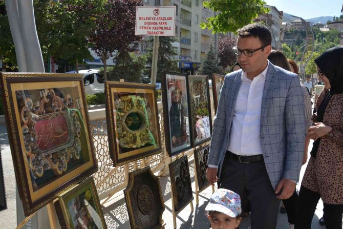 Hakkari’de Yılsonu Sergisine Büyük İlgi