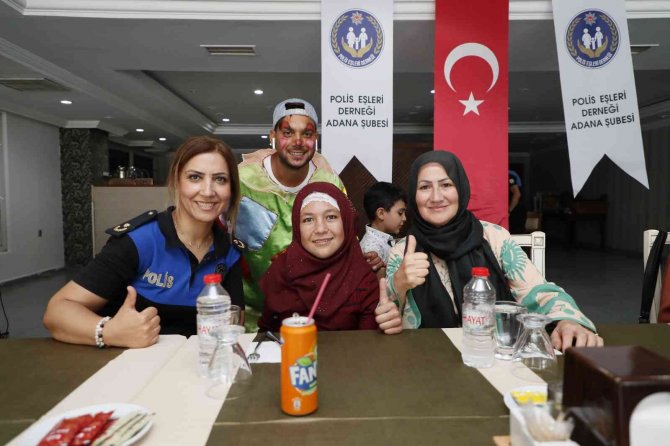 Polis, 22 Lösemili Çocuğu Lunaparka Götürdü