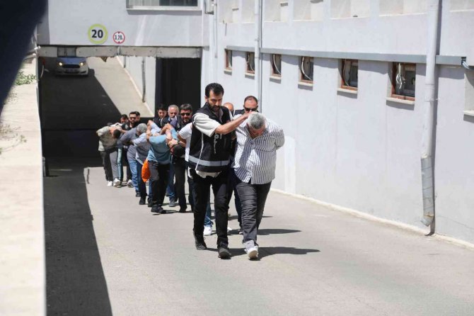 Silah Kaçakçılarına 6 Tutuklama