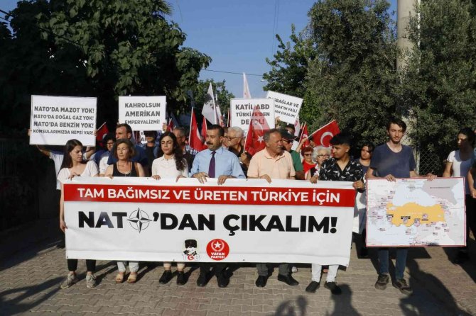 Vatan Partisi Ve Tgb, İ̇ncirlik Üssü Önünde ’Türkiye Nato’dan Çıksın’ Diye Eylem Yaptı