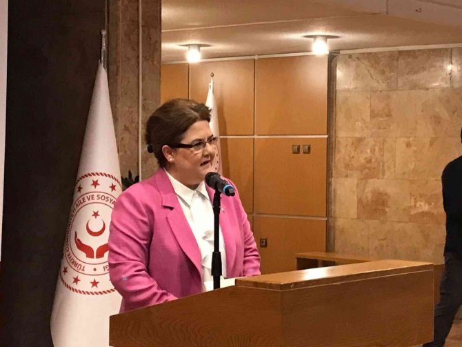 Bakan Yanık, “15 Temmuz 2022 Türkiye Aşkına” Temalı Şiir Ve Resim Sergisinin Açılışını Yaptı