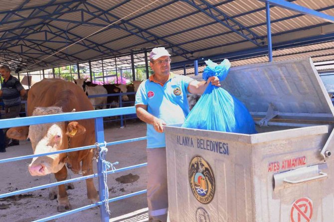 Alanya Belediyesinden “Kurban Atıklarını Poşetleyerek Çöpe Atalım” Uyarısı