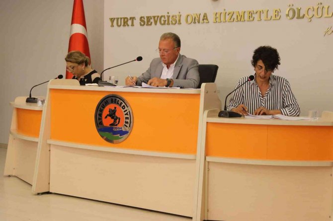 Cüneyt Arkın’ın İsmi Sinema Salonuna Verildi