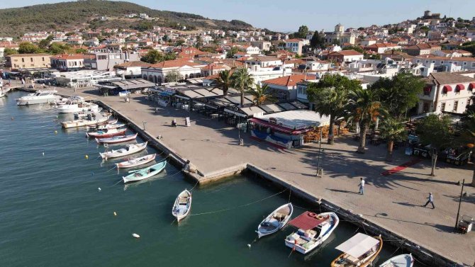 Ayvalık’ta Havai Fişek Ve Yanıcı Madde Kullanımı Yasaklandı