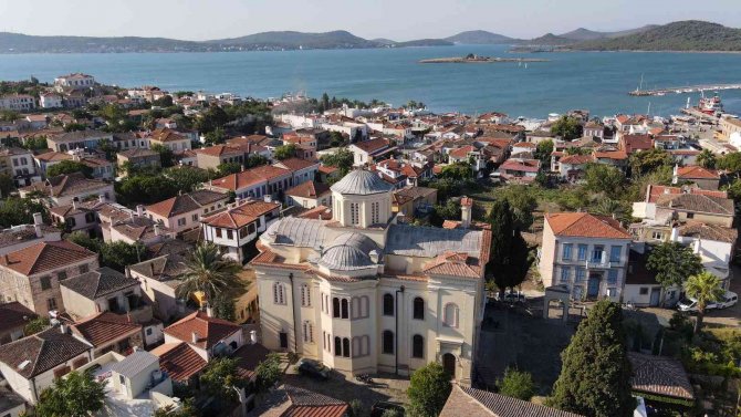 Ayvalık’ta Havai Fişek Ve Yanıcı Madde Kullanımı Yasaklandı