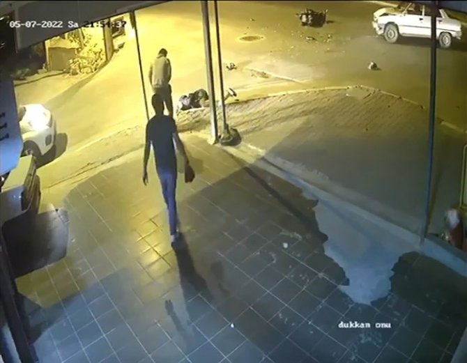 Dikkatsizliğin Yol Açtığı Kaza Kameralara Yansıdı