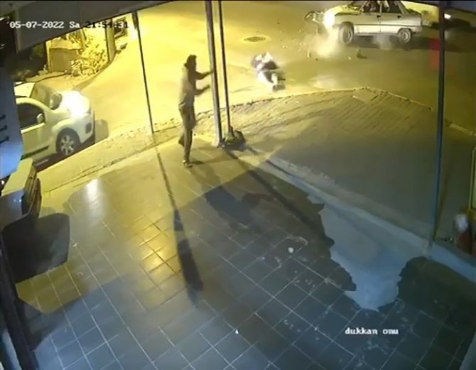 Dikkatsizliğin Yol Açtığı Kaza Kameralara Yansıdı