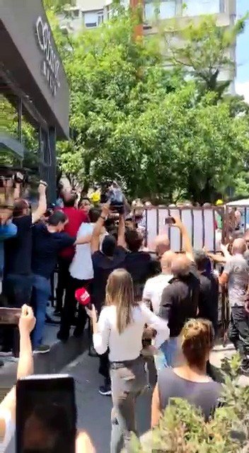 Bakırköy Belediyesi’nin Mahkeme Kararına Rağmen Zeytinlik’teki Dükkanları Tahliye Girişimine Tepkiler Sürüyor