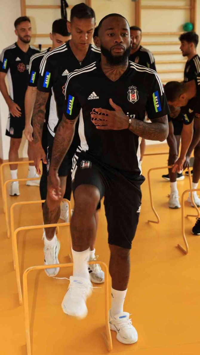 Beşiktaş, Salonda Çalıştı