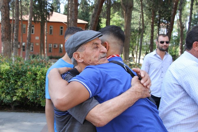 Kırkpınar’ın Tozkoparan Boyu Şampiyonuna Memleketinde Davullu Zurnalı Karşılama