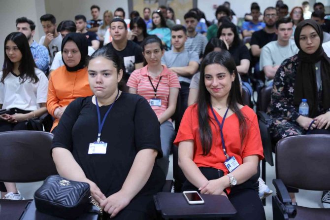 Büyükşehir’de Stajyerlere Oryantasyon Eğitimi