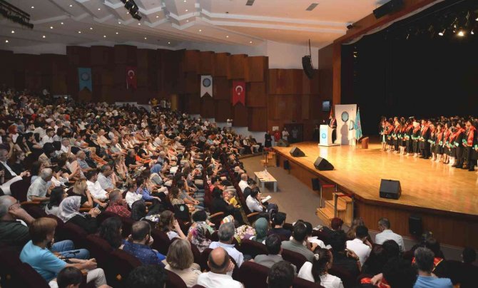 Buü Hukuk Fakültesi 11. Dönem Mezunlarını Verdi