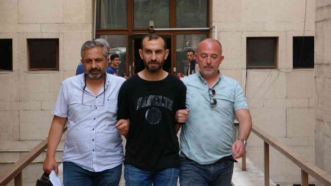 Kıskançlık Krizine Girdi Eşi Ve 2 Çocuğunu Rehin Alıp İşyerini Ateşe Verdi