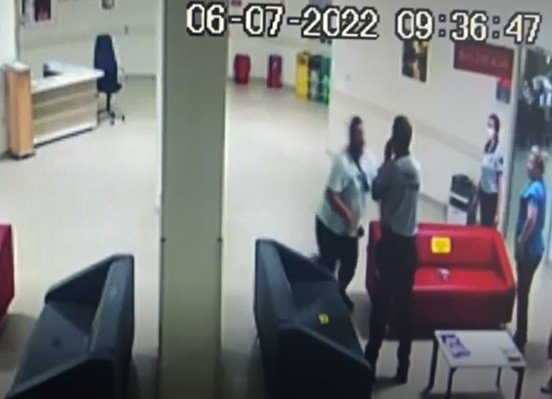 Hastanede Güvenlikçiyi Böyle Dövdü, Tutuklandı...
